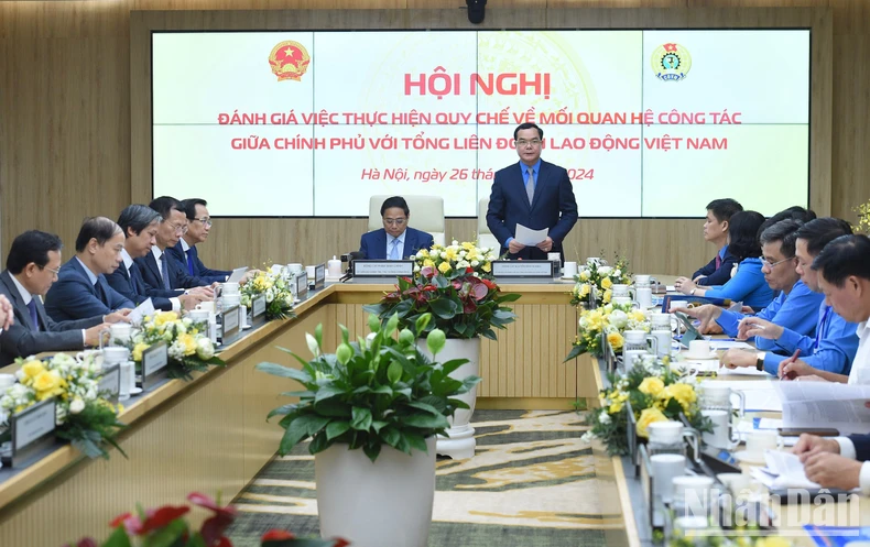 [Ảnh] Thủ tướng dự Hội nghị đánh giá việc thực hiện quy chế công tác giữa Chính phủ với Tổng Liên đoàn Lao động Việt Nam ảnh 1