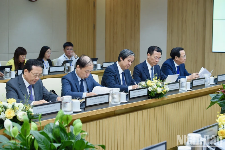 [Ảnh] Thủ tướng dự Hội nghị đánh giá việc thực hiện quy chế công tác giữa Chính phủ với Tổng Liên đoàn Lao động Việt Nam ảnh 3