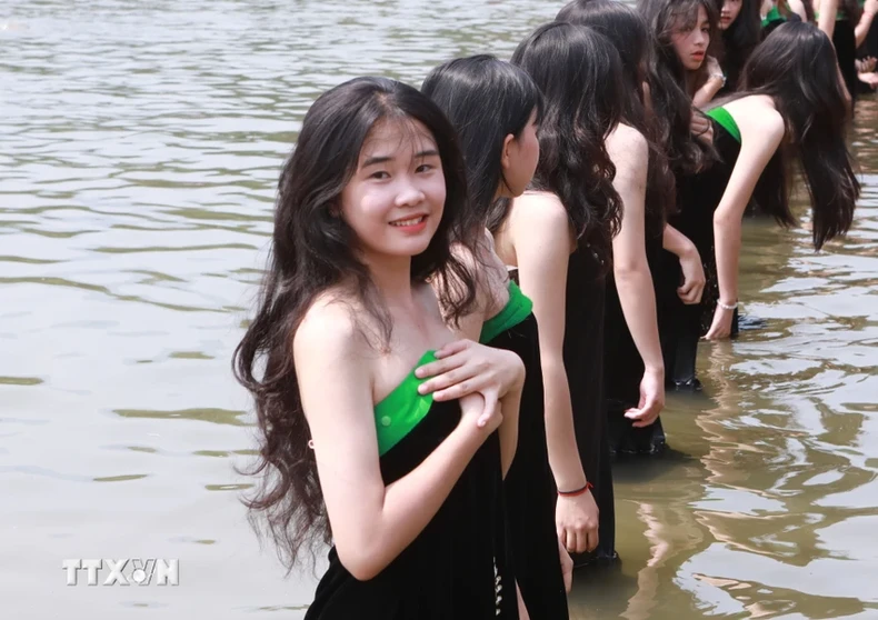 Lai Châu: Ngắm tục gội đầu của các cô gái người Thái trắng ở Phong Thổ ảnh 1