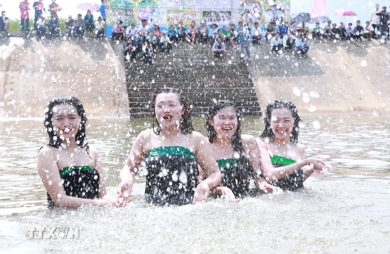 Lai Châu: Ngắm tục gội đầu của các cô gái người Thái trắng ở Phong Thổ ảnh 7