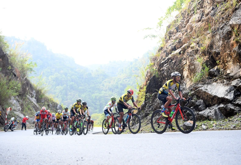 10 đội tranh tài Cuộc đua xe đạp Về Điện Biên Phủ năm 2024 - Cúp Báo Quân đội nhân dân ảnh 1