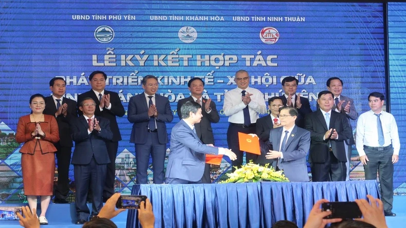 Ba tỉnh Khánh Hòa, Phú Yên và Ninh Thuận ký kết hợp tác phát triển ảnh 1