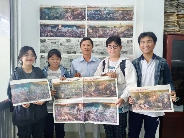 Đại diện Báo Nhân Dân trao 600 phụ san tranh panorama cho ngành giáo dục tỉnh Tiền Giang ảnh 3