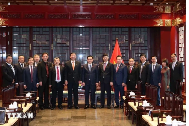 Chủ tịch Quốc hội tiếp lãnh đạo một số Tập đoàn hàng đầu của Trung Quốc ảnh 1