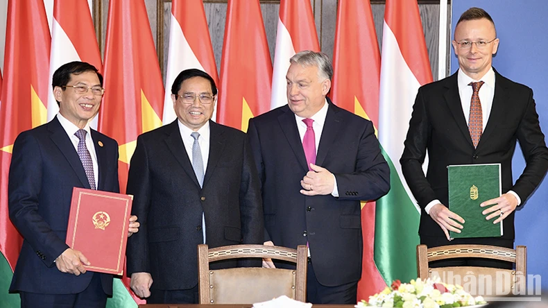 Thủ tướng Phạm Minh Chính và Thủ tướng Viktor Orbán họp báo sau hội đàm ảnh 4