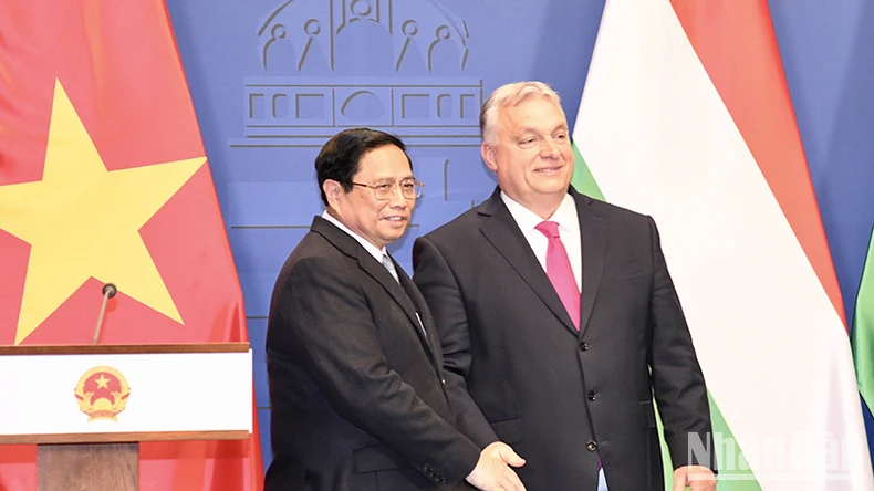 Thủ tướng Phạm Minh Chính và Thủ tướng Viktor Orbán họp báo sau hội đàm ảnh 3