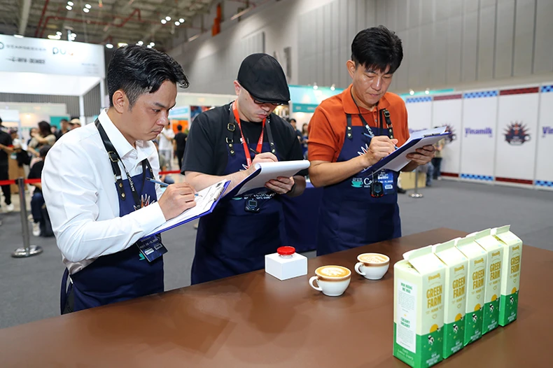 Vinamilk đồng hành cùng các barista tại cuộc thi quốc tế Asia Latte Art Battle ảnh 1