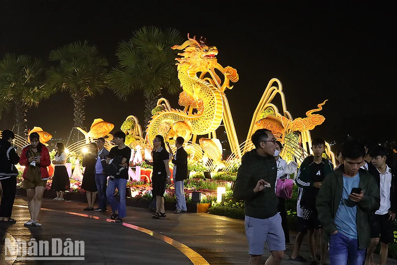 Hình tượng rồng đậm chất cố đô tại Lễ hội Xuân Giáp Thìn Thừa Thiên Huế ảnh 1