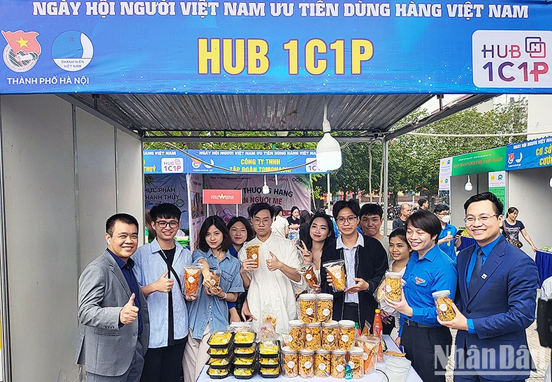 Ký kết hợp tác hơn 80 tỷ đồng tại ngày hội ưu tiên dùng hàng Việt Nam của tuổi trẻ ảnh 4