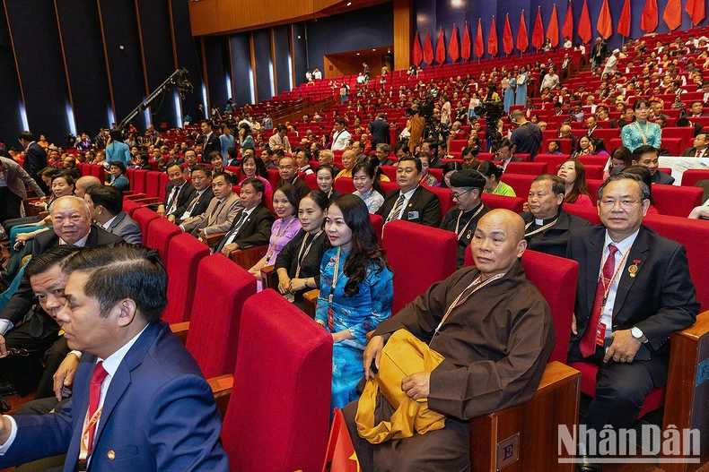 Đồng chí Đỗ Văn Chiến tiếp tục giữ chức Chủ tịch Ủy ban Trung ương Mặt trận Tổ quốc Việt Nam ảnh 5