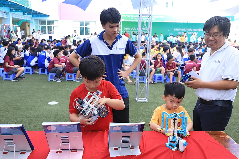 Hàng loạt trải nghiệm thú vị tại Ngày hội Sáng tạo-Công nghệ năm 2024 ảnh 1