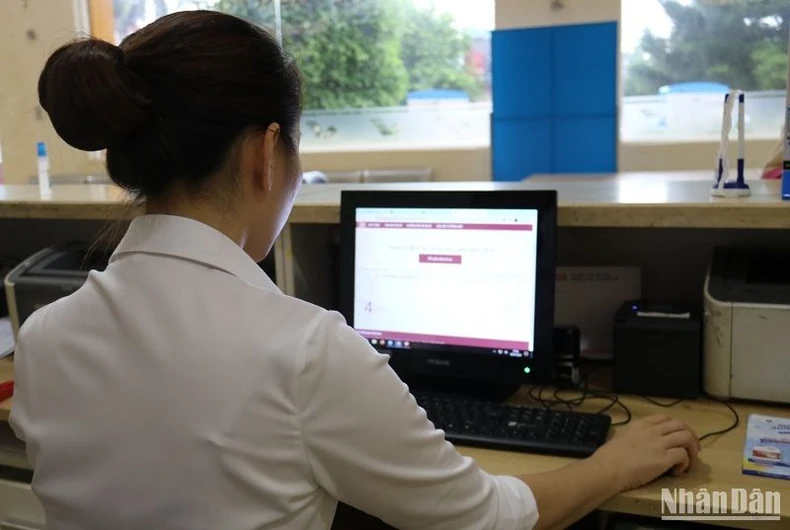 Bưu điện Đắk Nông tăng cường hỗ trợ người dân thực hiện trực tuyến Dịch vụ công quốc gia ảnh 3