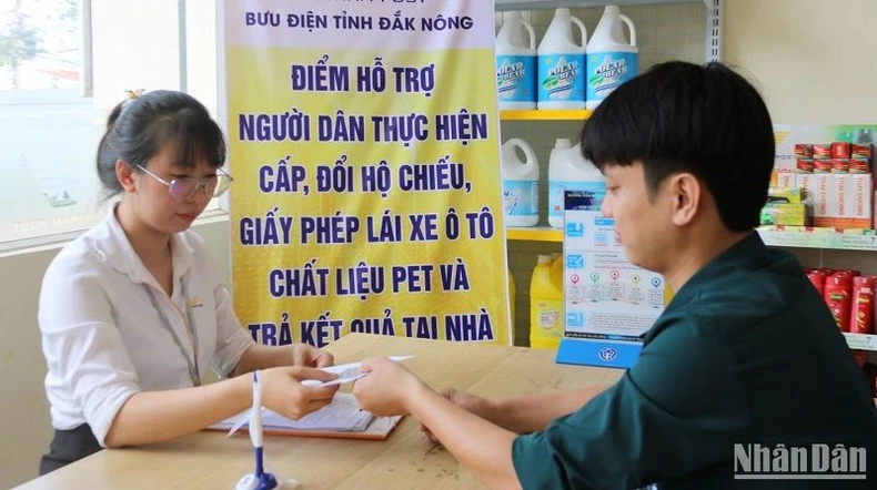 Bưu điện Đắk Nông tăng cường hỗ trợ người dân thực hiện trực tuyến Dịch vụ công quốc gia ảnh 4