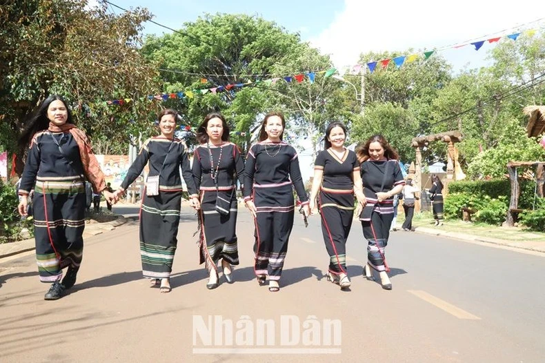 Đắk Lắk phát động đợt thi đua đặc biệt chào mừng kỷ niệm 120 năm Ngày thành lập tỉnh ảnh 4