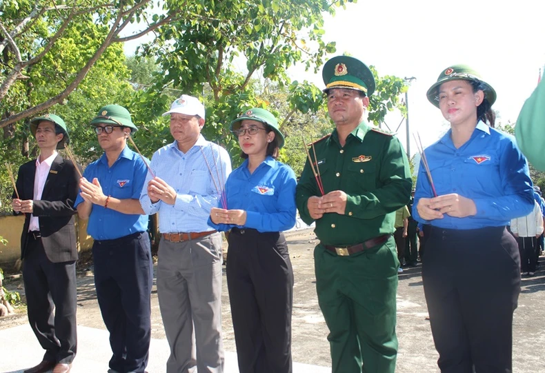 Sôi nổi nhiều hoạt động trong chương trình “Tháng ba biên giới” ở Đắk Lắk ảnh 5