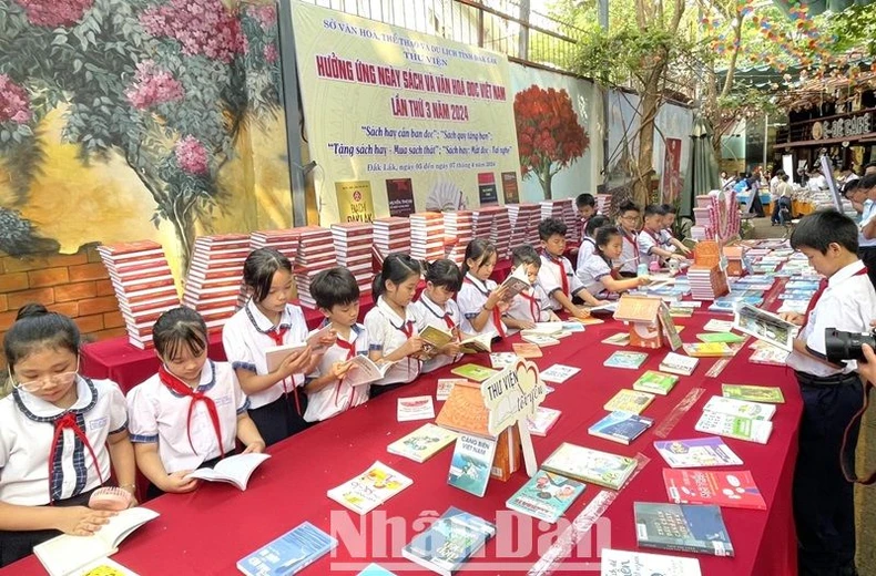 Khai mạc Ngày Sách và Văn hóa đọc Việt Nam lần thứ 3 năm 2024 trên địa bàn tỉnh Đắk Lắk ảnh 6