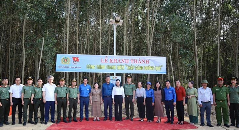 Lực lượng Công an, đoàn viên, thanh niên Đắk Lắk và Hà Nam hướng về người dân vùng khó ảnh 1