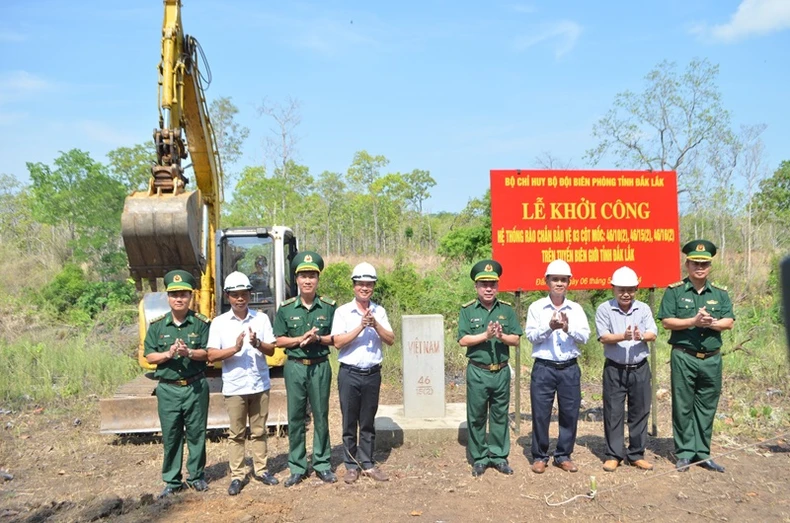 Khởi công hệ thống rào chắn bảo vệ cột mốc biên giới ở Đắk Lắk ảnh 1