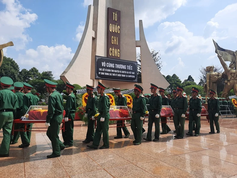 Đắk Lắk truy điệu, an táng 27 hài cốt liệt sĩ hy sinh tại Campuchia ảnh 4