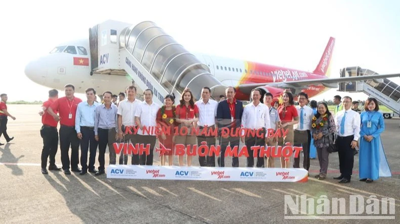 Vietjet kỷ niệm hành trình 10 năm mở đường bay thành phố Buôn Ma Thuột-Vinh ảnh 3