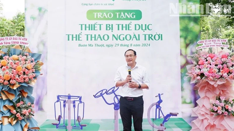 Bệnh viện đa khoa Thiện Hạnh trao tặng 10 thiết bị tập thể dục chất lượng cao cho nhân dân thành phố Buôn Ma Thuột ảnh 1