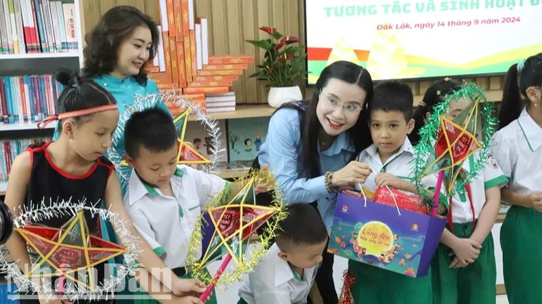 Tặng “Không gian đọc sách, tương tác và sinh hoạt Đội” cho trường tiểu học ở Đắk Lắk ảnh 5