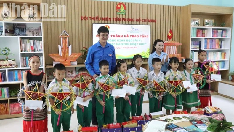 Tặng “Không gian đọc sách, tương tác và sinh hoạt Đội” cho trường tiểu học ở Đắk Lắk ảnh 6