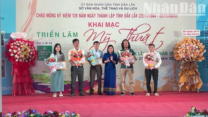 Khai mạc Triển lãm Mỹ thuật chào mừng 120 năm Ngày thành lập tỉnh Đắk Lắk ảnh 5