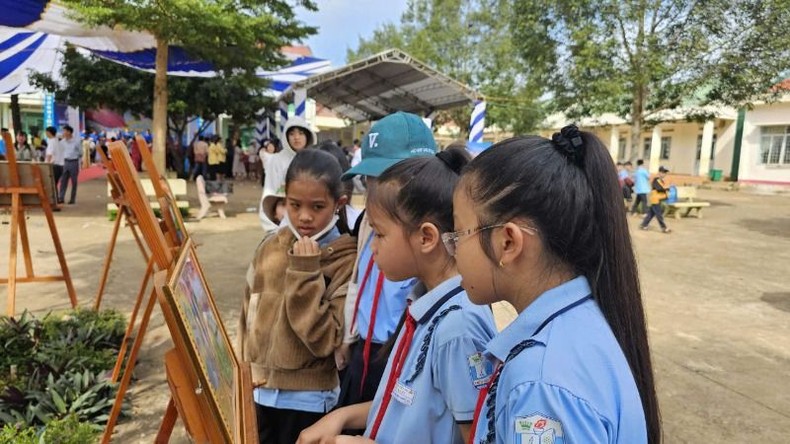 Triển lãm lưu động về Hoàng Sa và Trường Sa tại huyện Krông Búk ảnh 7