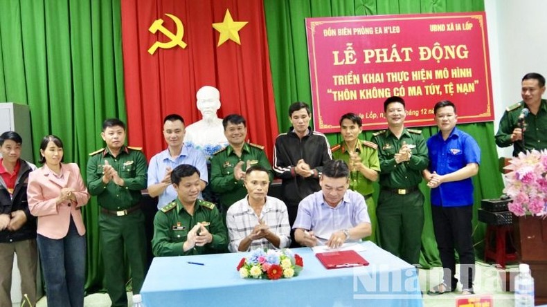 150 hộ dân ở xã biên giới Ia Lốp ký cam kết thực hiện mô hình “Thôn không có ma túy, tệ nạn” ảnh 2