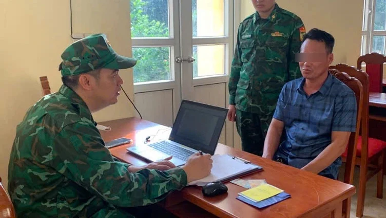 Bắt giữ vụ vận chuyển gần 2 tạ tôm hùm đất không rõ nguồn gốc ảnh 1