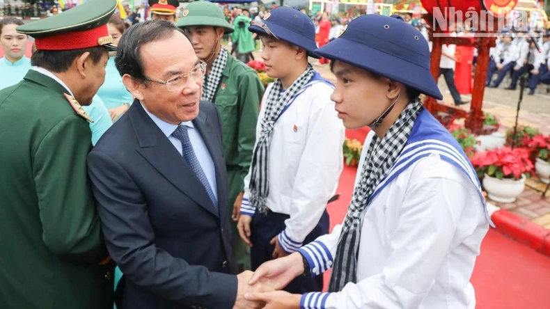Thanh niên Thành phố Hồ Chí Minh lên đường nhập ngũ ảnh 1