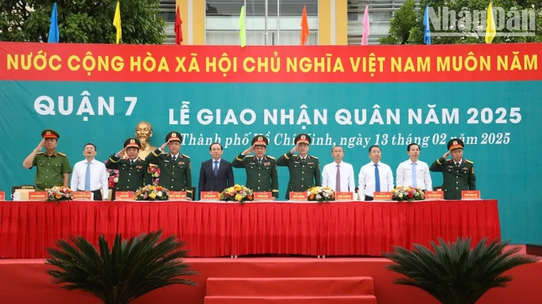 Thanh niên Thành phố Hồ Chí Minh lên đường nhập ngũ ảnh 3