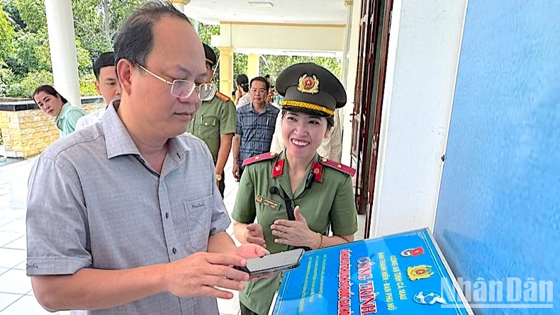 Lãnh đạo Cà Mau về nguồn, thăm Di tích lịch sử quốc gia Hòn Đá Bạc ảnh 3