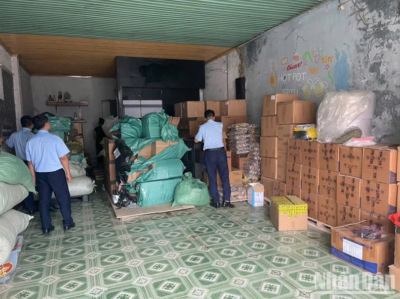 Yên Bái phát hiện nhiều hàng hóa giả mạo ảnh 1