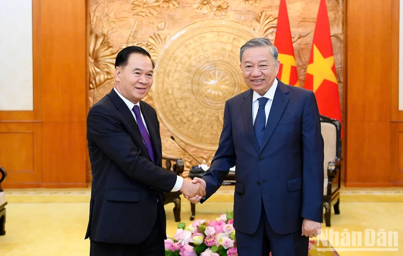 [Ảnh] Tổng Bí thư Tô Lâm tiếp Chánh Văn phòng Trung ương Đảng Nhân dân Cách mạng Lào ảnh 1