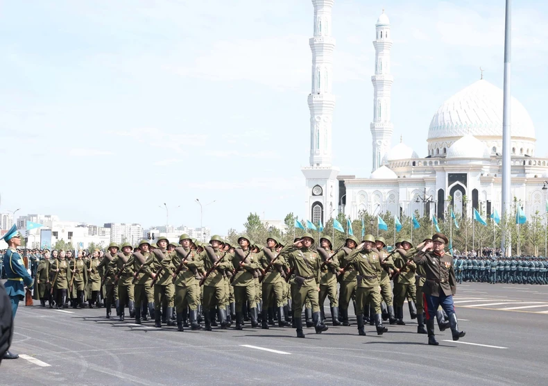 [Ảnh] Tổng Bí thư dự Lễ duyệt binh kỷ niệm 80 năm Ngày Chiến thắng phát xít ở Kazakhstan ảnh 2