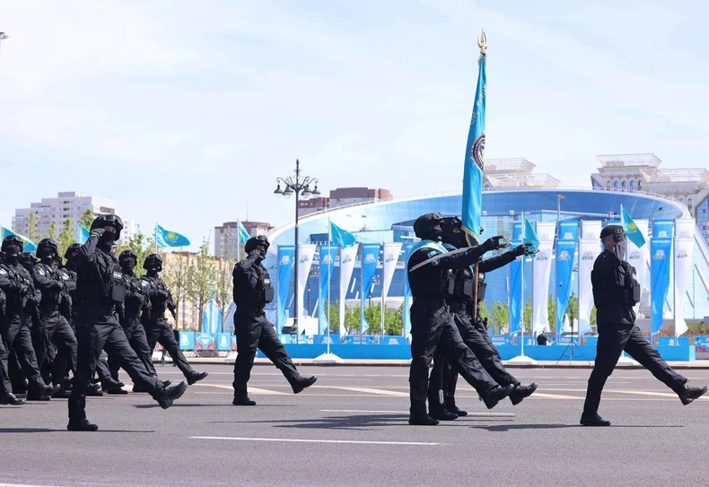 [Ảnh] Tổng Bí thư dự Lễ duyệt binh kỷ niệm 80 năm Ngày Chiến thắng phát xít ở Kazakhstan ảnh 4