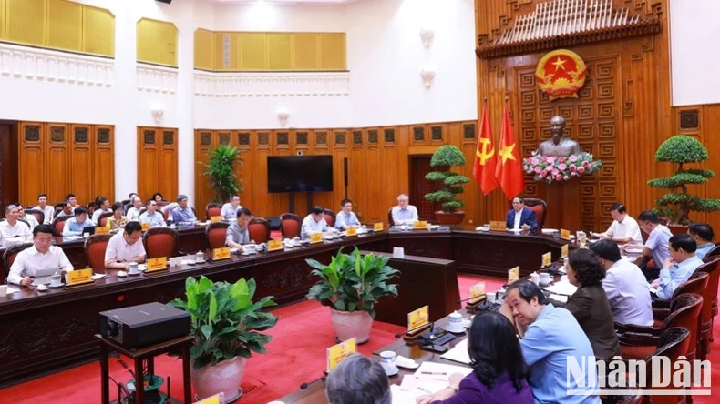 Phân cấp, phân quyền mạnh hơn cho cấp nào sát thực tế, gần dân, sát dân, làm tốt hơn, hiệu quả hơn ảnh 1