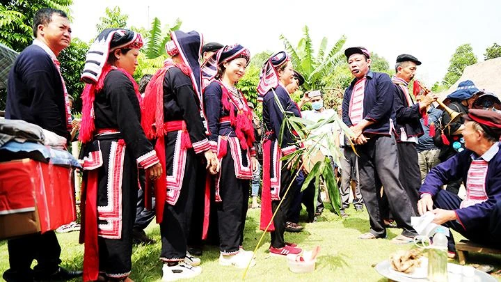 Tái hiện nét đặc sắc lễ cưới người Dao đỏ ảnh 2