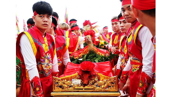 Độc đáo kiệu “bay” ở Bát Tràng ảnh 3