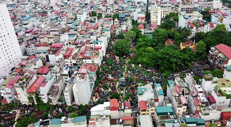 Chật chội “làng” trong phố ảnh 2