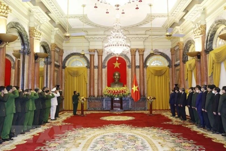 Chủ tịch nước Nguyễn Xuân Phúc trao Quyết định thăng quân hàm Thượng tướng cho hai Thứ trưởng Công an -0