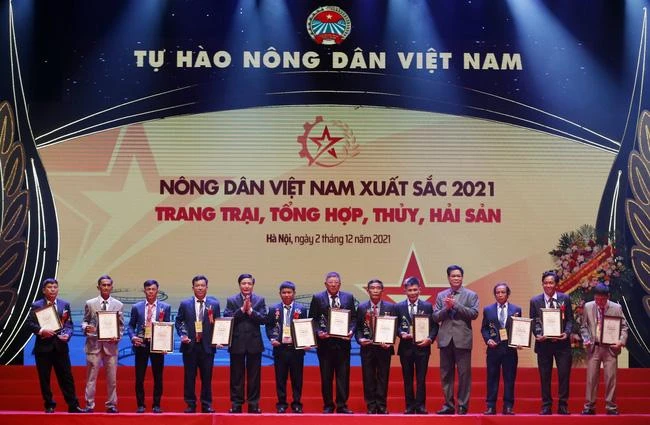 Lễ tôn vinh và trao danh hiệu cho 63 “Nông dân Việt Nam xuất sắc 2021” -0