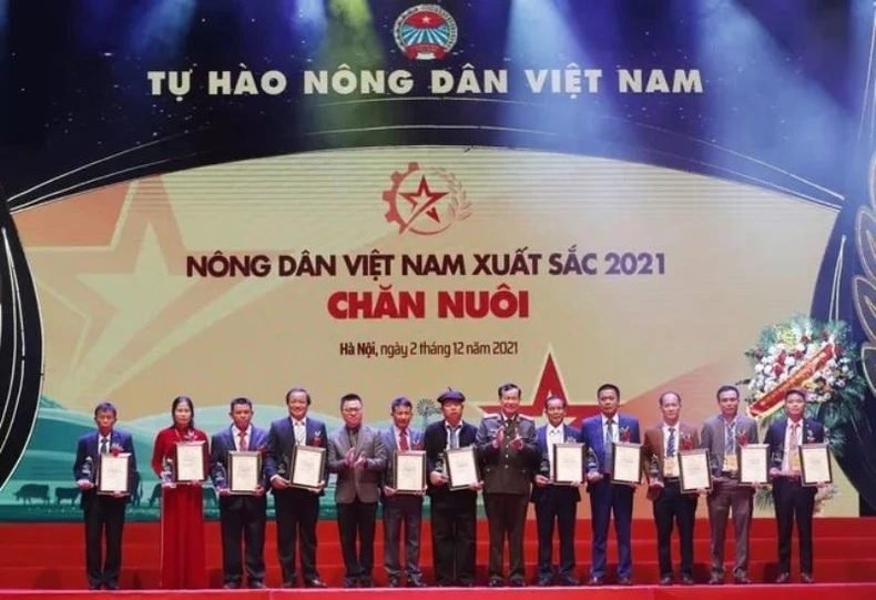 Lễ tôn vinh và trao danh hiệu cho 63 “Nông dân Việt Nam xuất sắc 2021” -0