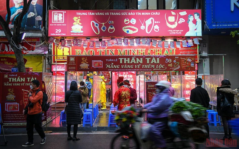 Ngày vía Thần Tài ở Hà Nội: Các cửa hàng nhộn nhịp, không có cảnh chen chúc như mọi năm -0