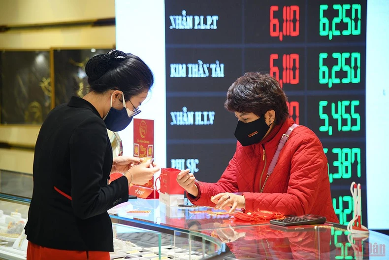 Ngày vía Thần Tài ở Hà Nội: Các cửa hàng nhộn nhịp, không có cảnh chen chúc như mọi năm -0