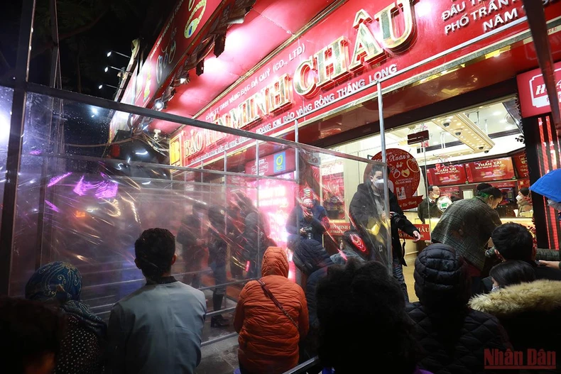 Ngày vía Thần Tài ở Hà Nội: Các cửa hàng nhộn nhịp, không có cảnh chen chúc như mọi năm -0