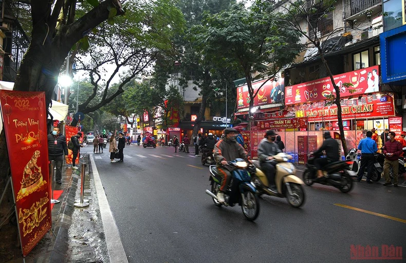 Ngày vía Thần Tài ở Hà Nội: Các cửa hàng nhộn nhịp, không có cảnh chen chúc như mọi năm -1