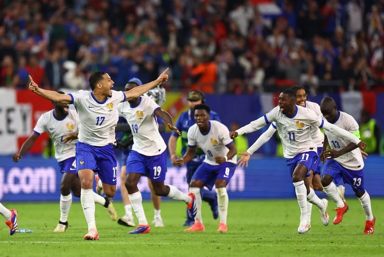 Ronaldo tạm biệt Euro trong nỗi thất vọng  ảnh 2